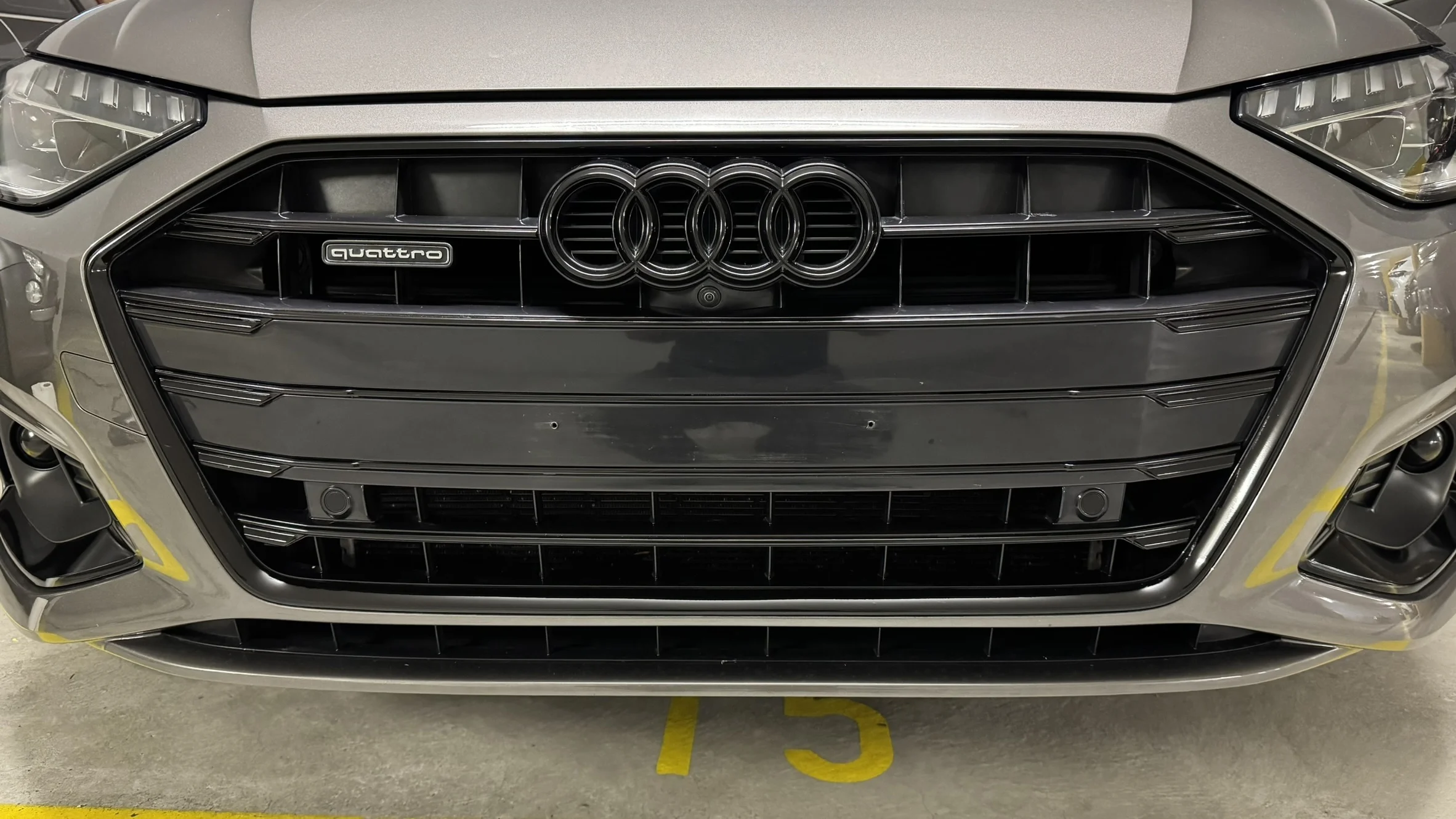 Scheibentönen 98% + Chrome Delete Avery Schwarz Glanz Audi A4