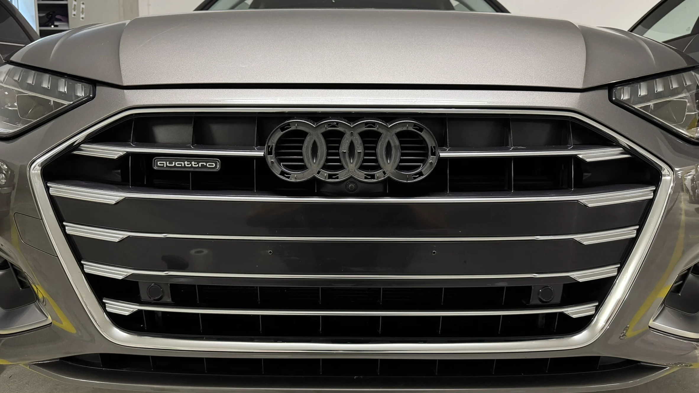 Scheibentönen 98% + Chrome Delete Avery Schwarz Glanz Audi A4