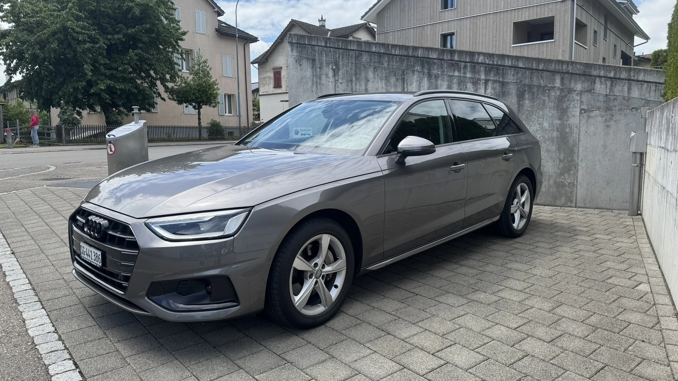 Scheibentönen 98% + Chrome Delete Avery Schwarz Glanz Audi A4